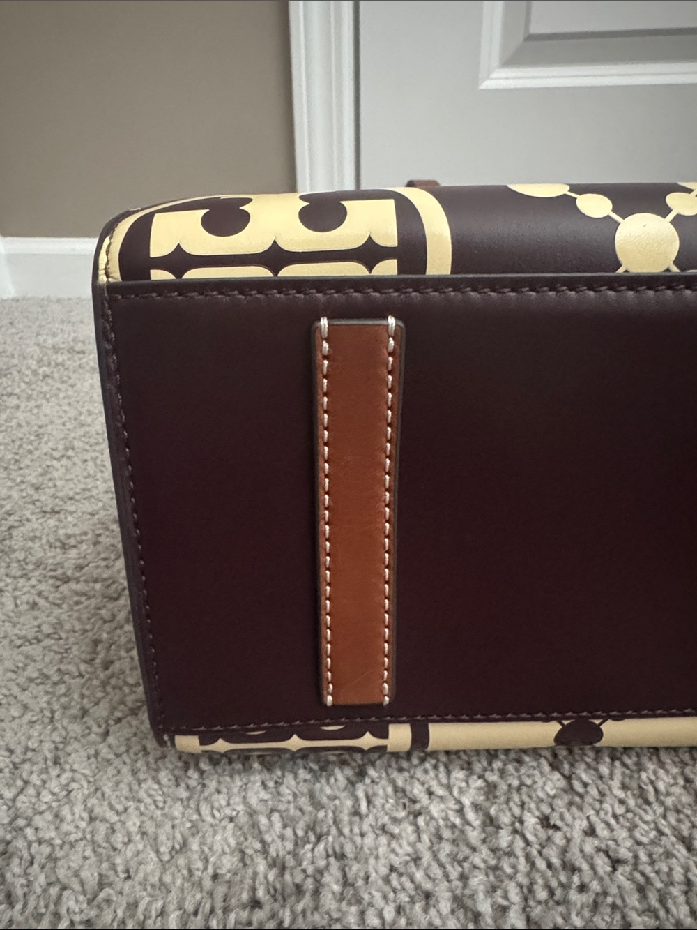 Tory Burch Dark Red & Cream Tote Logo Pattern - Picture 6 of 8